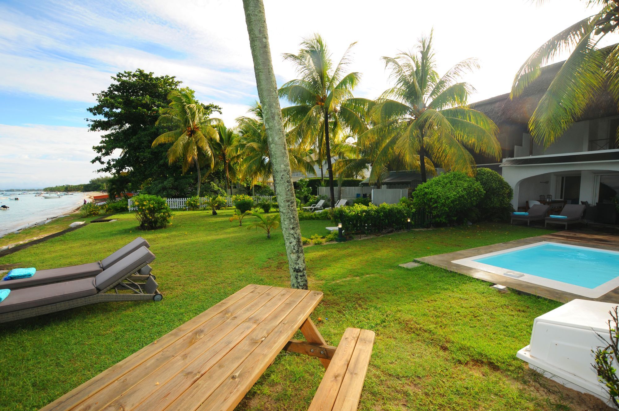 Caro'S Beachfront Trou aux Biches Exterior foto