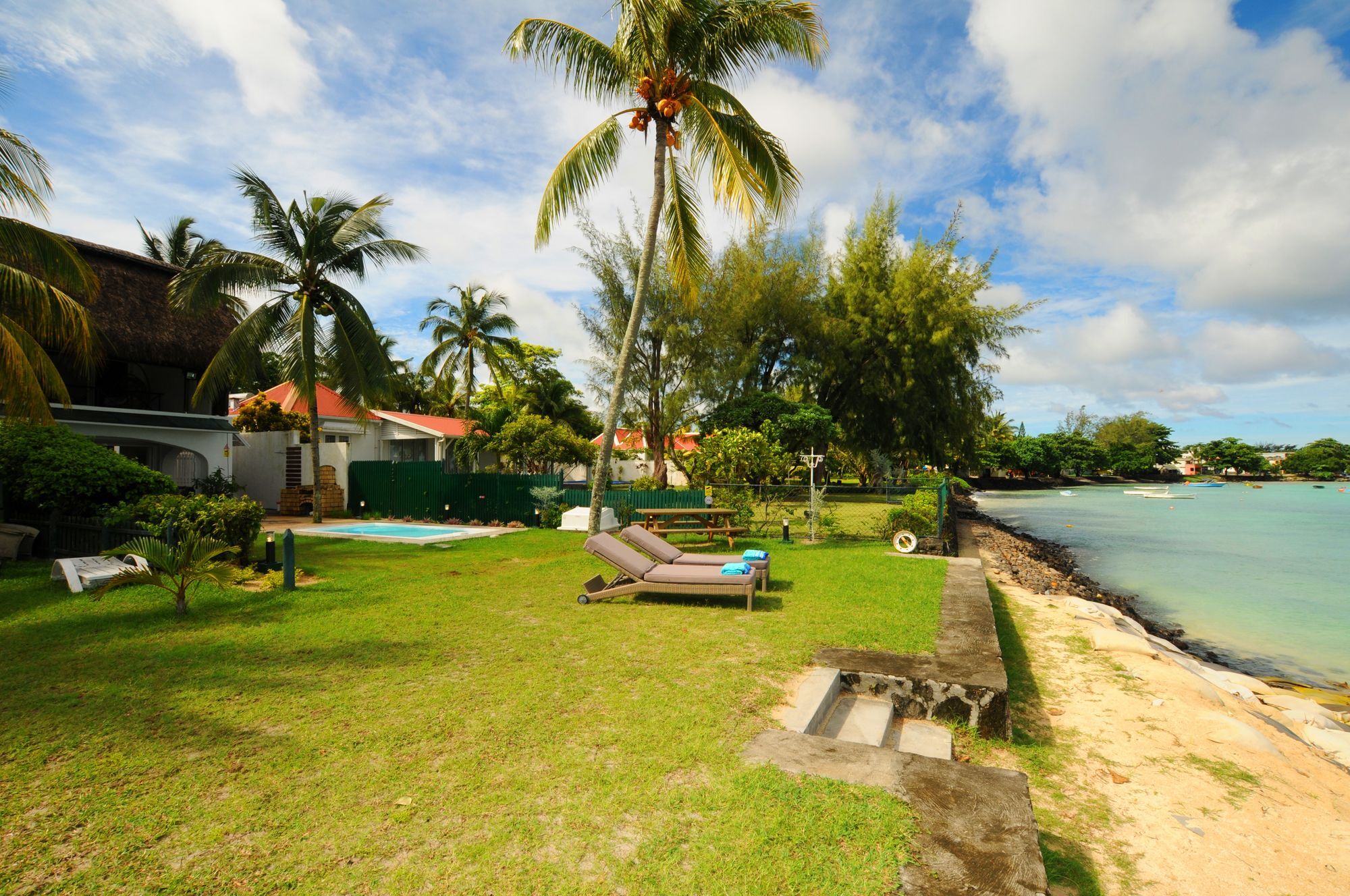 Caro'S Beachfront Trou aux Biches Exterior foto